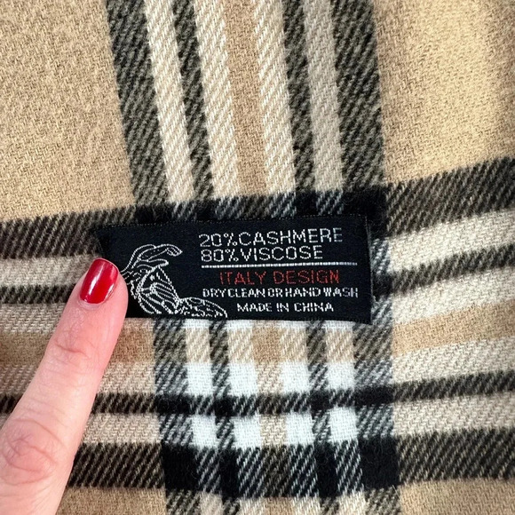 *Lot of 4* patterned scarves with tassels. - Picture 7 of 8